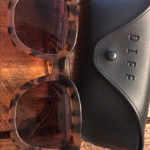 DIFF Sunglasses VGUC
